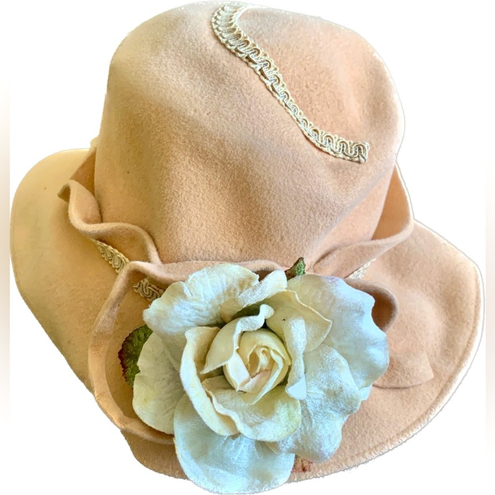 Vintage Wool White Blossom Hat